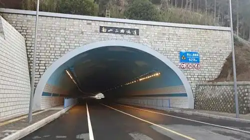 通了千岛湖南山区块这个隧道通车了