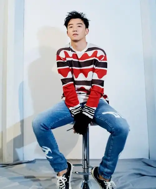 36岁的郑恺怎么穿才能如此减龄足足的少年风一起来学学