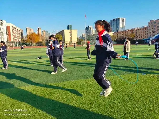兰山教育临沂十六中七年级16班举行冬季跳绳比赛