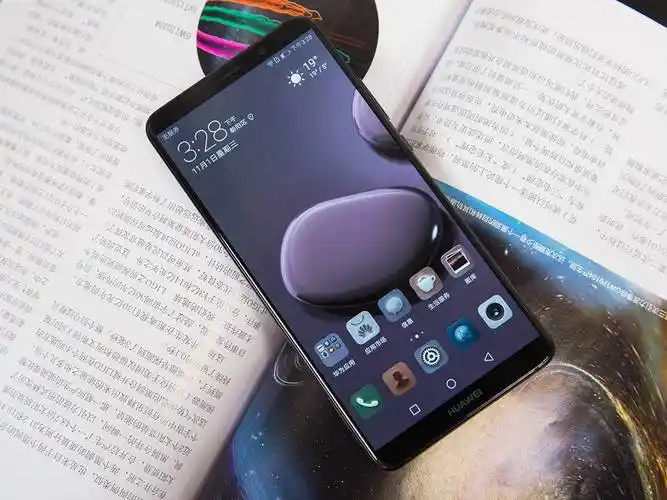 在性能方面:华为mate10pro搭载麒麟970处理器,麒麟970采用台积电10nm