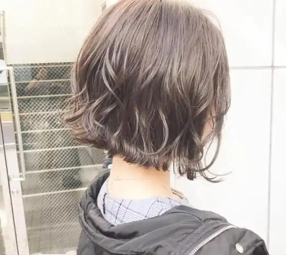 短发带点外翻更好看