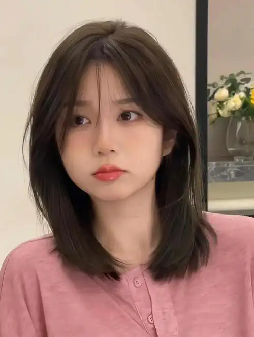 显白又温柔,是很百搭的颜色～适合绝大部分女生,不挑人～这款发型很