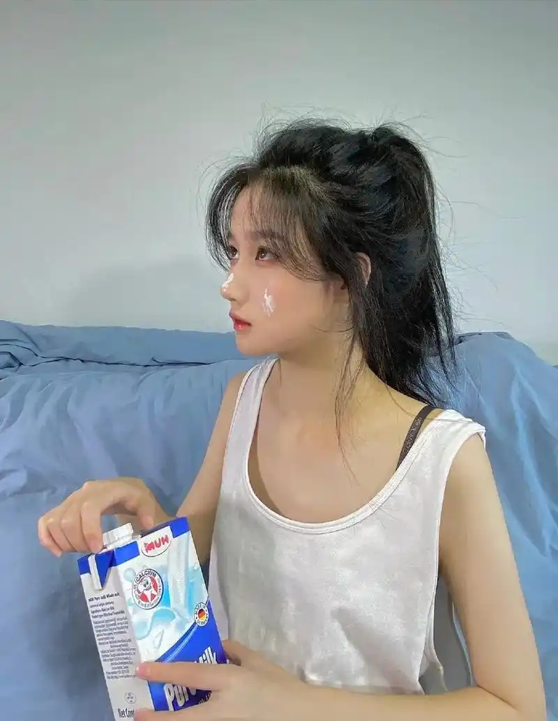 不潘:暖萌水嫩居家私房写真,诱人心弦