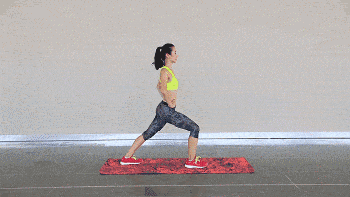 略微屈膝,向前靠近墙面至小腿下部有明显拉伸感.