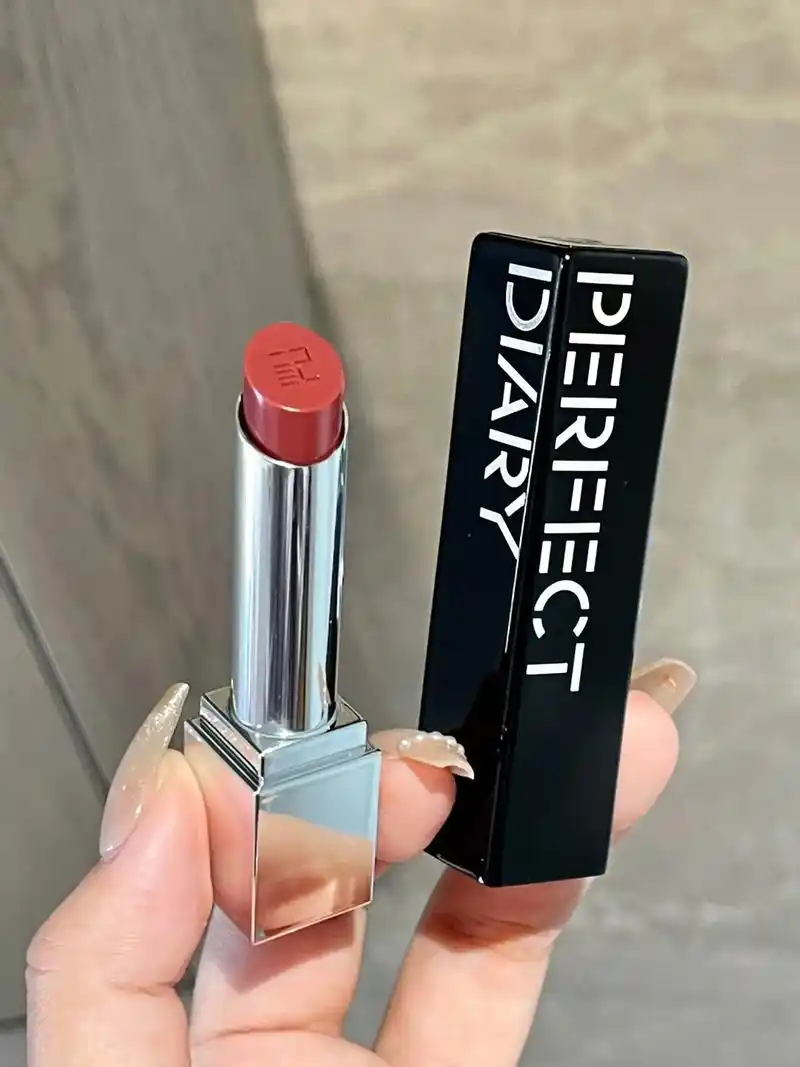 完美日记仿生膜口红,小贵,但很好用.新品!美神降临!体验到千 - 抖音