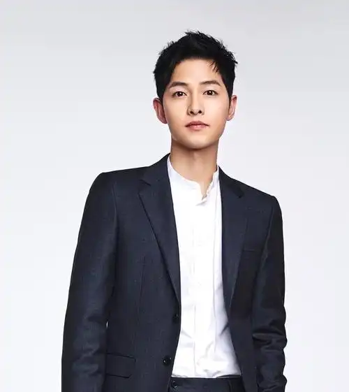 宋仲基近照曝光,参加友人婚礼显得憔悴,李光洙代替宋慧乔位置!