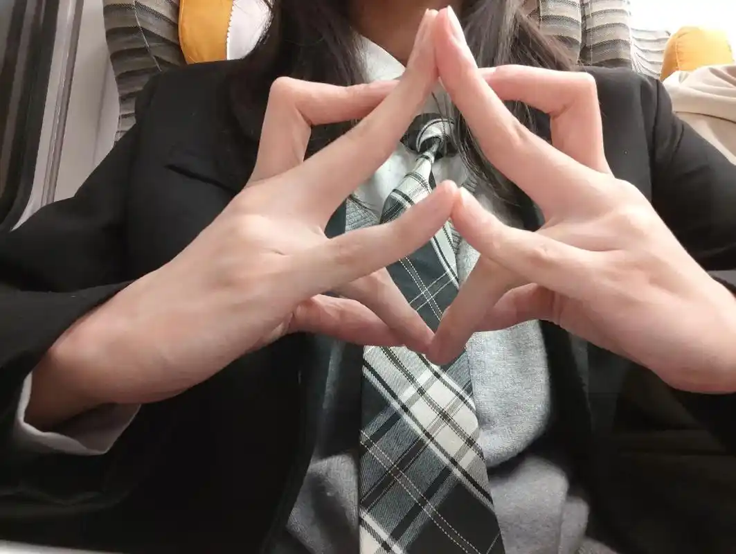 一些奇奇怪怪的手势#解锁新手势 #六芒星 #练练手指 #手废 - 抖音