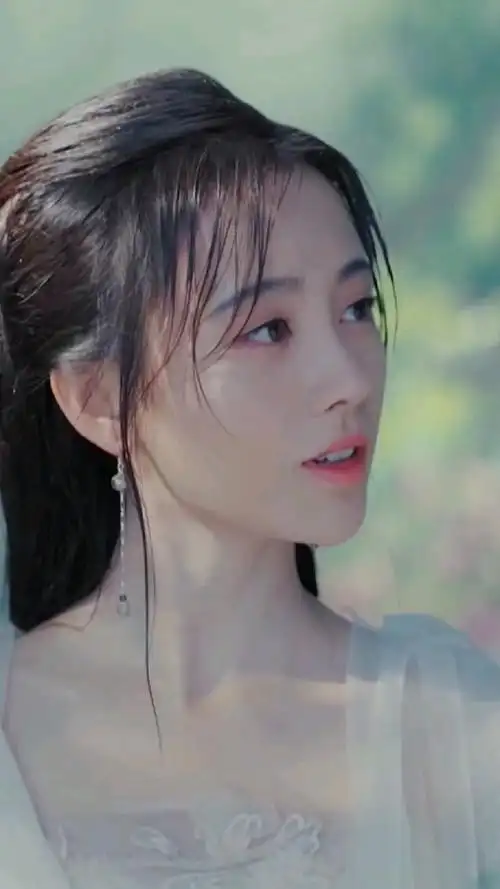 鞠婧祎的白衣古装