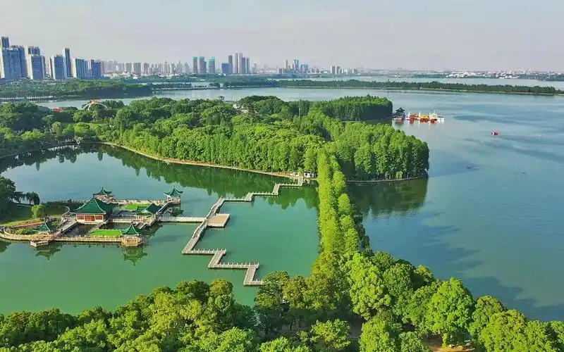 航拍武汉东湖,空中俯瞰太美了,不愧是5a级旅游景区,竟然还免费