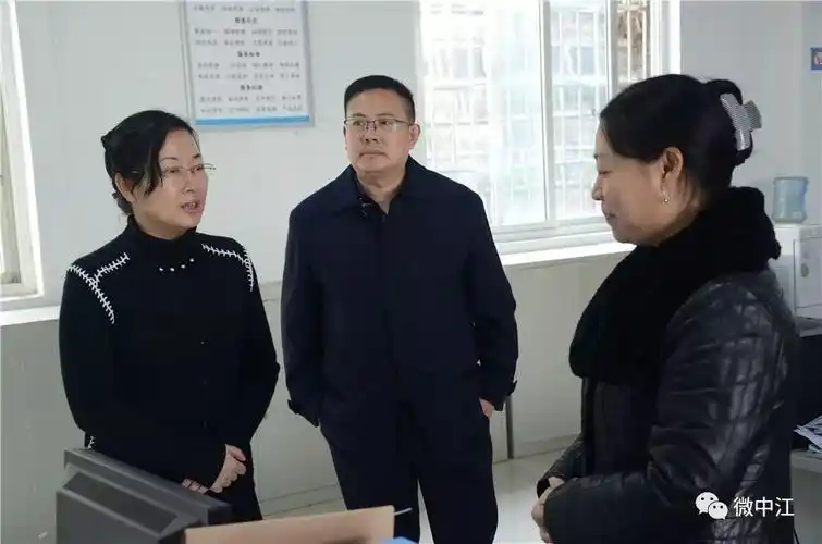 头条李霞到乡镇检查春节期间值班值守情况并看望慰问值班人员