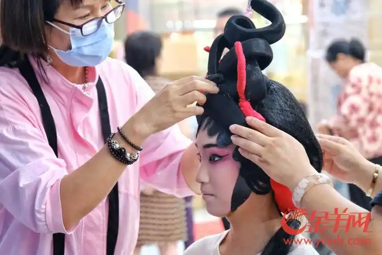 百场粤剧展示进社区启动,街坊可在"家门口"享文化盛宴