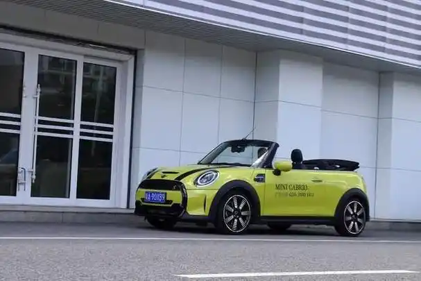 男女都为他心动minicooperscabrio凭什么