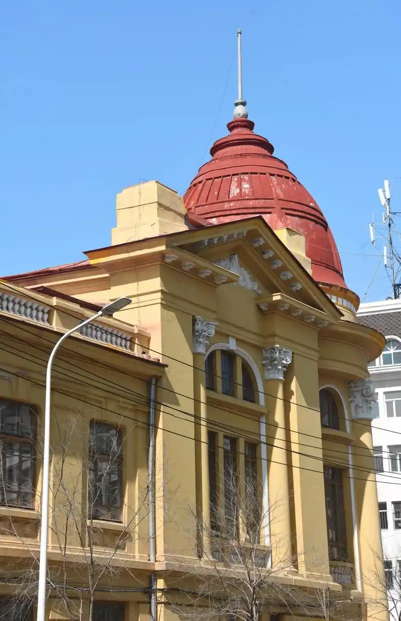 哈尔滨市兆麟小学(原东本愿寺附属小学)位于哈尔滨市道里区地段 - 抖