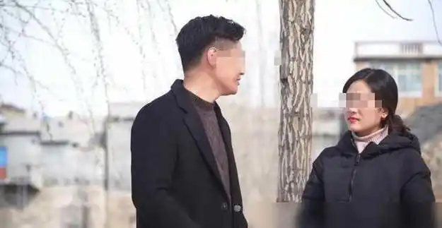 山东男子发现妻子出轨,躲衣柜偷看5小时,惊讶从没见过妻子这样|张浩