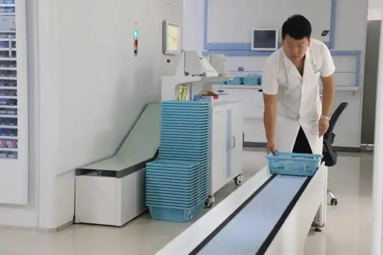 鄄城县人民医院自动发药机投入使用将人等药变成药等人