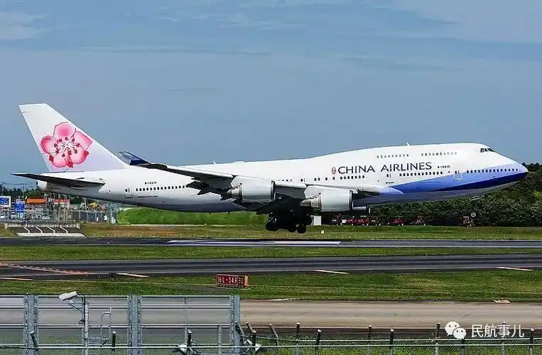 华航最后一架波音747400客机光荣退役