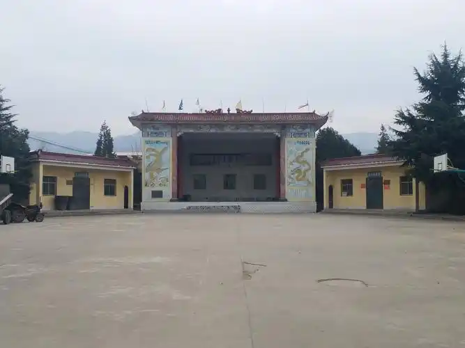 村里的戏台