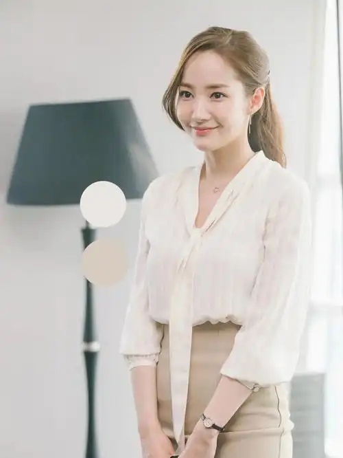 韩剧金秘书为何那样女主朴敏英夏日穿搭