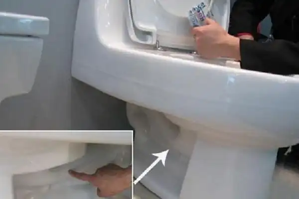 马桶回气孔怎么疏通