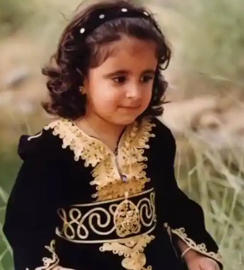 迪拜王室神秘太子妃,诞下龙凤胎甘当金丝雀,摘下面纱惊为天人_谢克哈