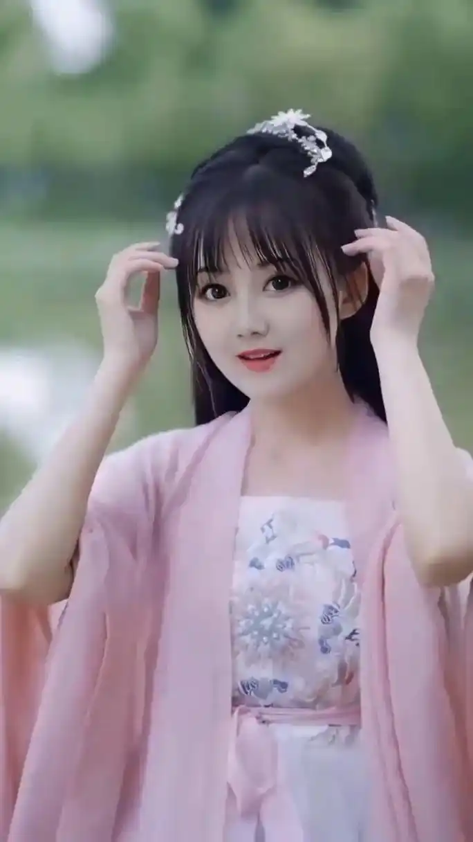 一键剪同款换上自己照片即可#也来试试这个古装特效 #谁拍谁漂 - 抖音