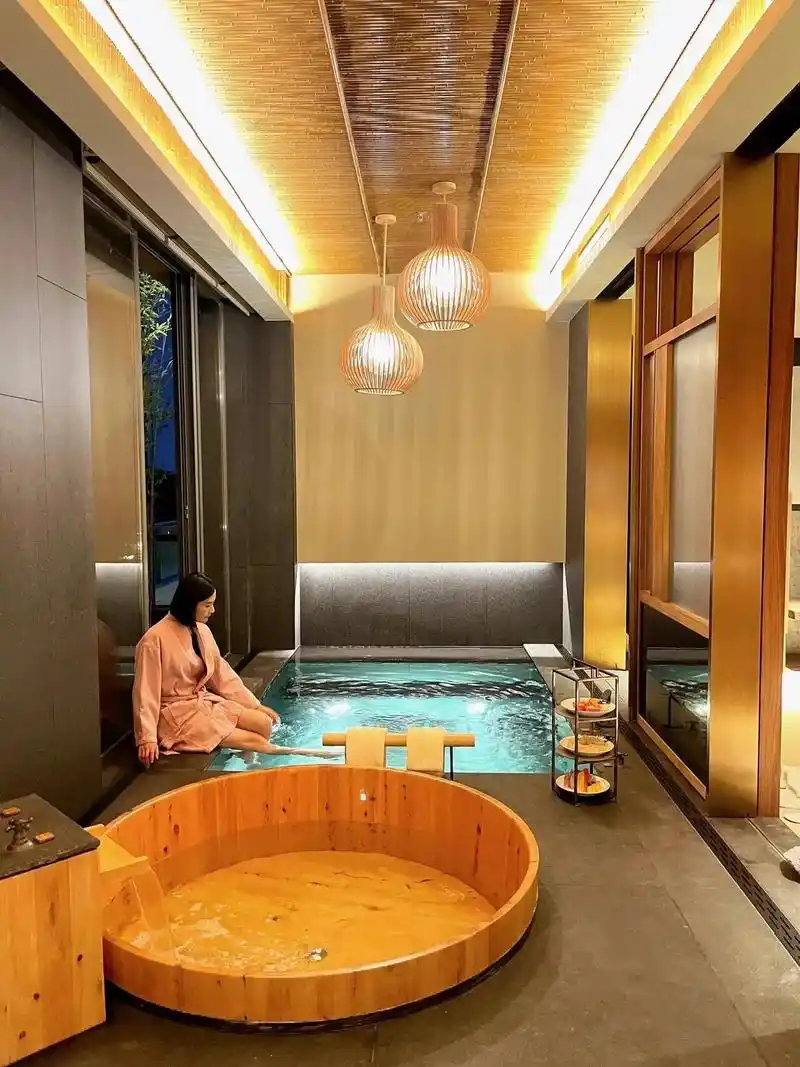 在清远7515这个严重被低估的私人温泉别墅.