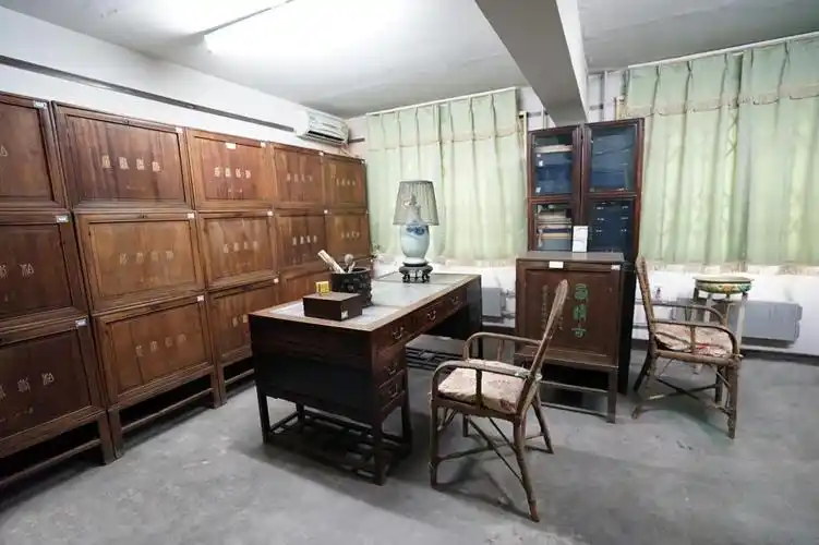 翘首天安不忘初心记档案馆专访吕振羽校长之子吕坚先生