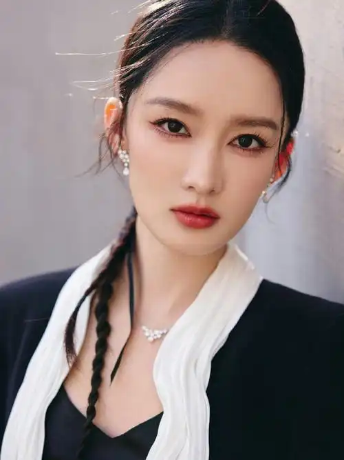 李沁千金归来妆##李沁下半身消失穿搭