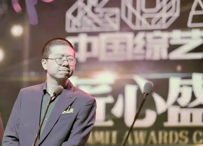 闹大了李诞爆改冲上热搜网友直呼虾系男友变霸总评论区炸锅