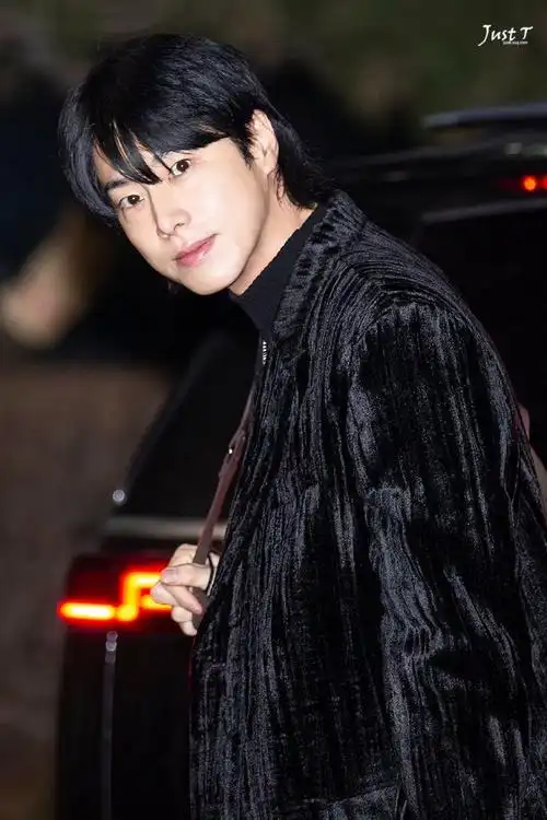 东方神起郑允浩出道20周年快乐