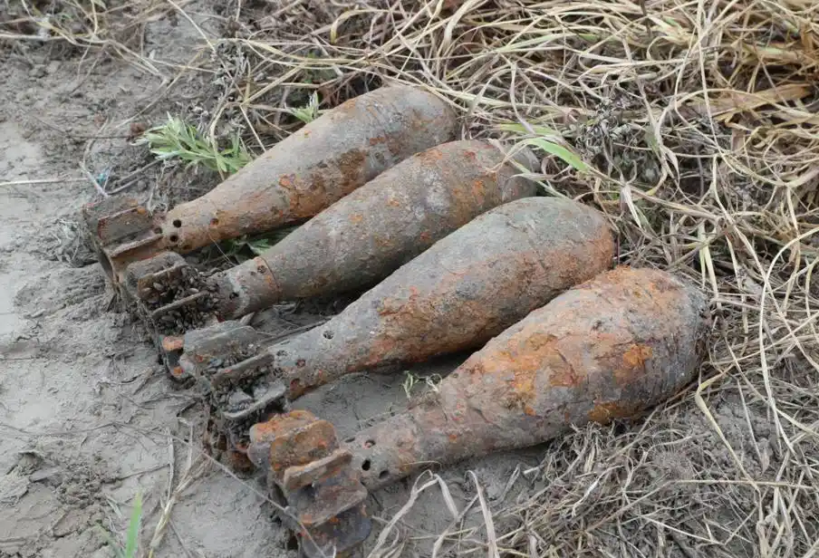 惊险!宜宾长宁一桥下发现4枚军用炮弹,其中一枚还有引信