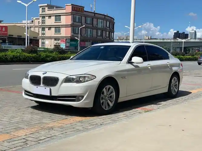 江门2013年2月宝马宝马5系2013款525li领先型白色手动挡