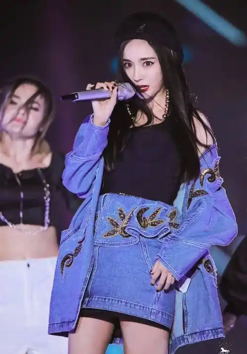 杨幂腾格尔王晨艺合唱《野狼disco》简直太嗨了,腾格尔老师一出口