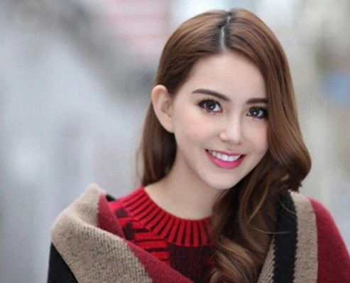 昆凌 93年出生的她绝对是人生赢家,她是中澳混血儿