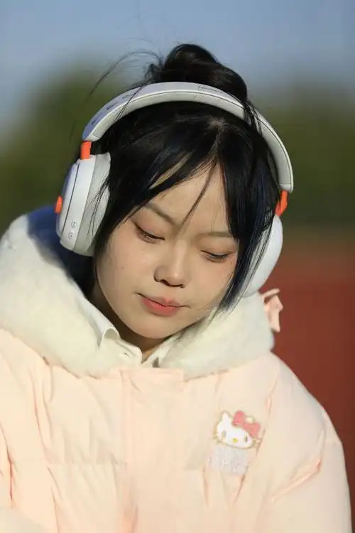 百元档头戴耳机分享:达尔优小方糖小清新配色佩戴舒适,适合女生