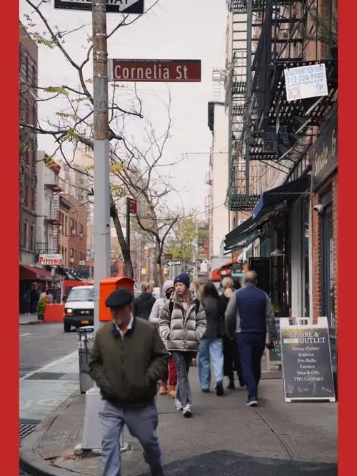 看球 拍照 逛街 荡秋千 扫街 吹风 散步"id never walk on cornelia