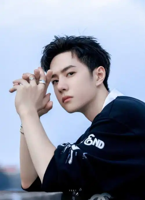 王一博新歌落雨版预告海报