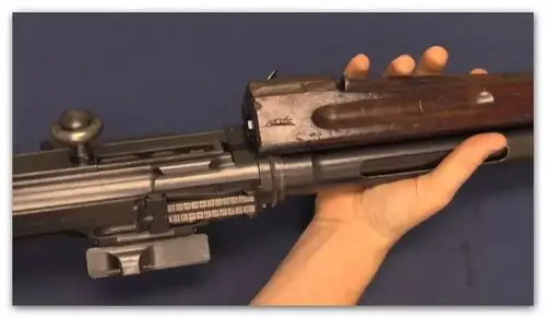 飞夺泸定桥的功臣瑞士sig公司ke7型启拉利轻机枪