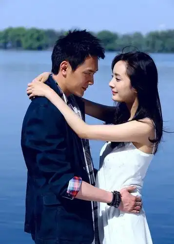 是杨幂和冯绍峰合作的狗血爱情剧,冯绍峰也是杨幂的老搭档