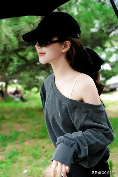 明星图片赵露思