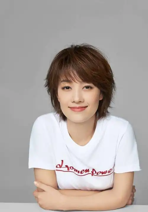 43岁马伊琍剪短发美出了新高度 嫩回20岁少女