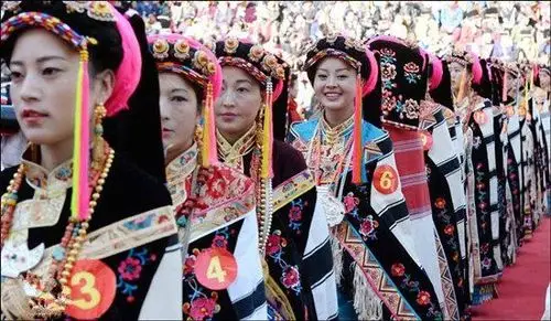 所以,《西游记》当中的女儿国,其原型就是西女国,只不过艺术形象有拔