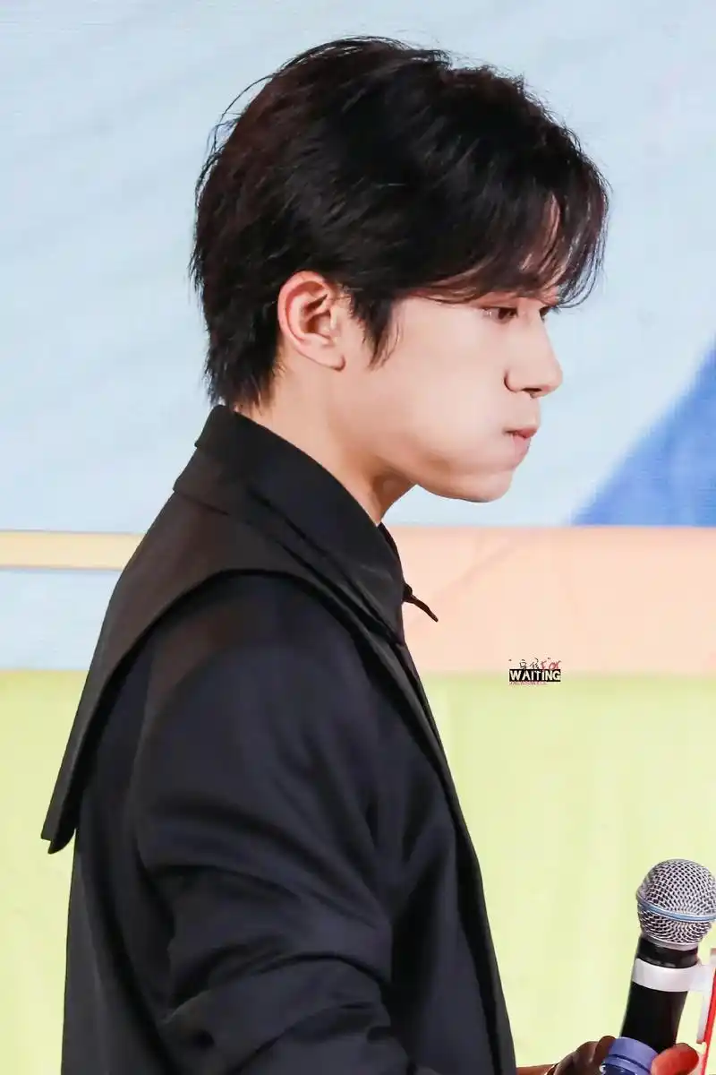 易烊千玺 #抖音小助手 我喜欢的图片#帅气逼人组合 #抖音 - 抖音