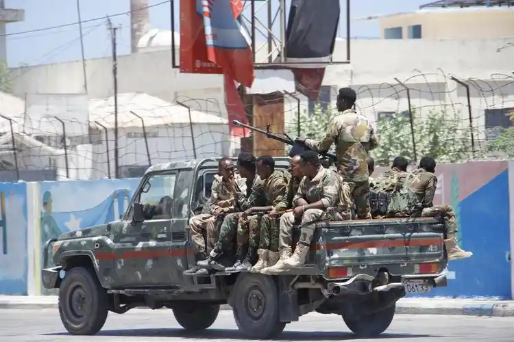 索马里首都一酒店遭恐袭致30多人死伤_腾讯新闻