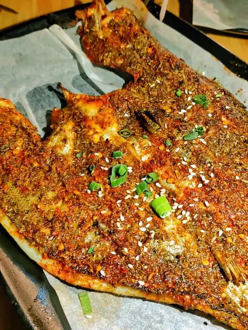 谁能对炭火烤鱼说no呢我做不到