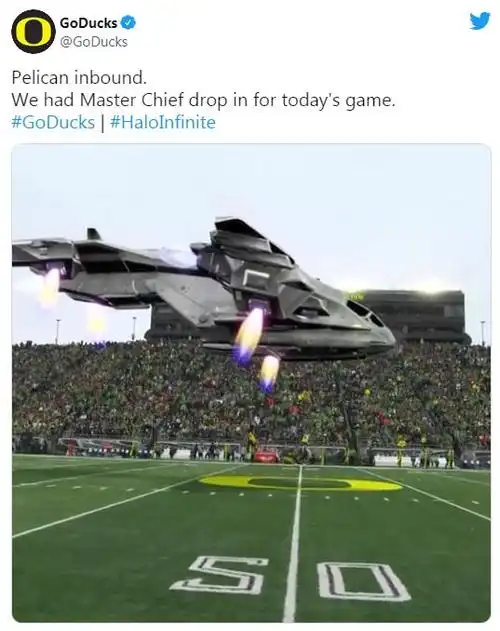 光环mr鹈鹕号飞临俄勒冈鸭队比赛现场