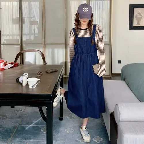 实拍复古文艺范抽绳收腰深蓝色牛仔背带裙百搭长袖条纹卫衣套装女