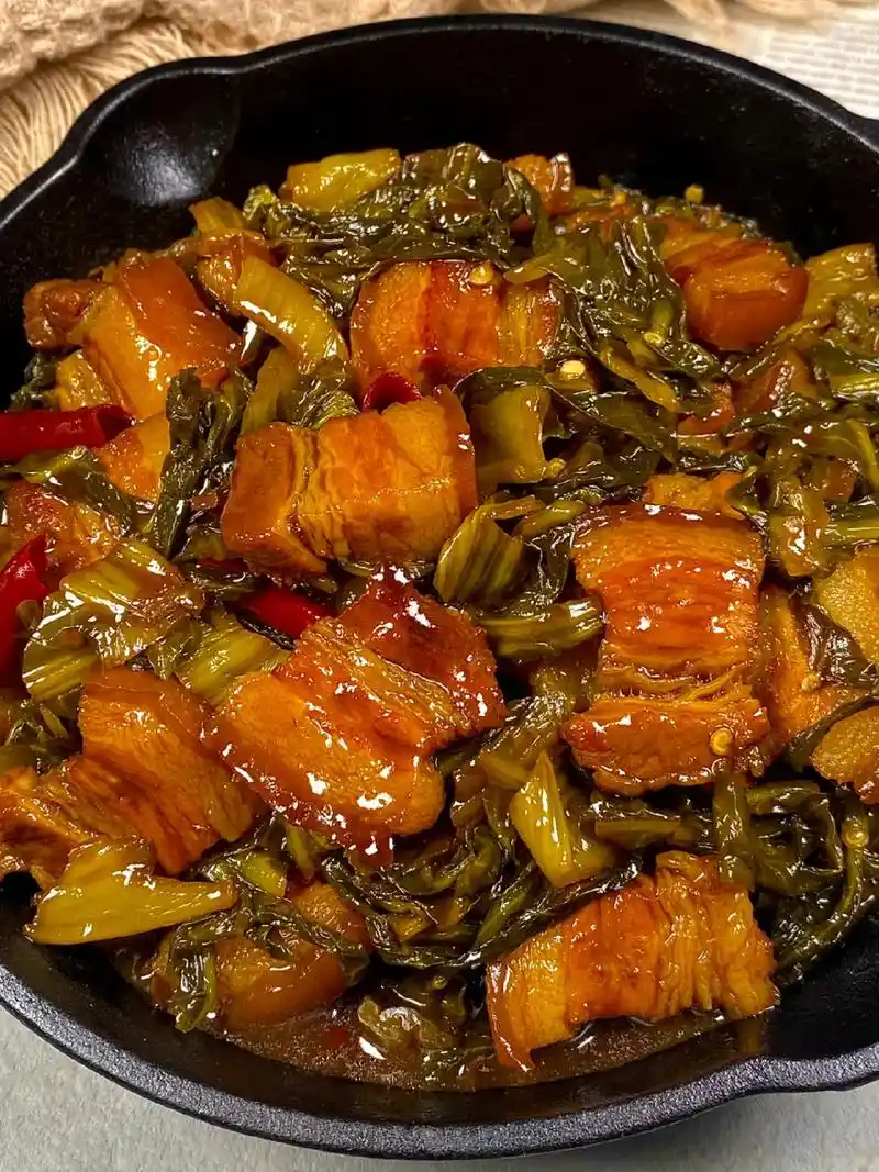 享受酸菜炖五花肉,美味与酸爽的完美结合!所需食材: 500 - 抖音