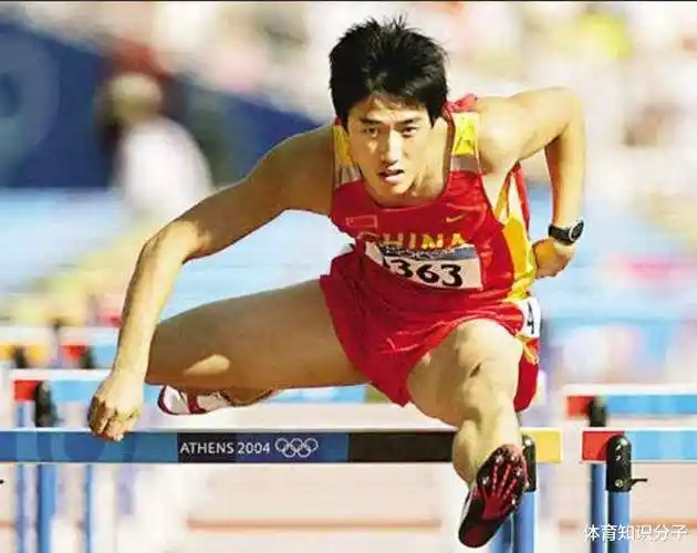 而刘翔在成就方面可能比不上博尔特,不过刘翔是一名黄种人 而他所创造