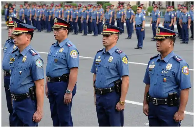 各国的警服忍了美国和韩国的看到迪拜警服不得不说厉害了